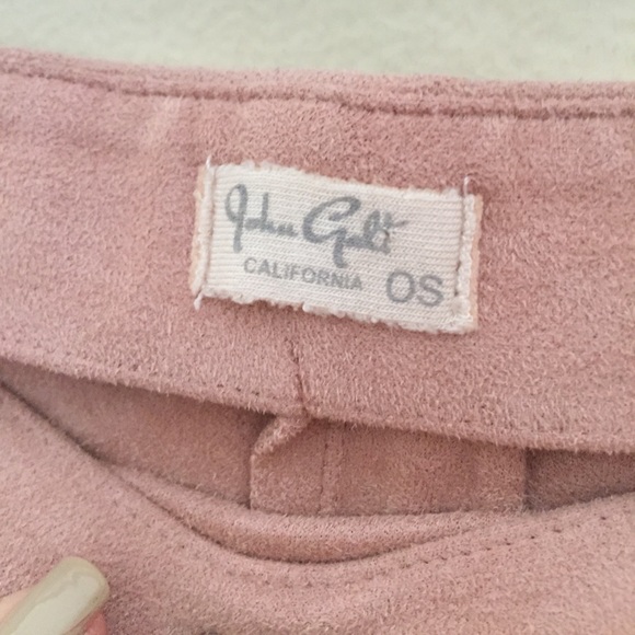 Pink plush Brandy Melville skirt - Picture 4 of 4